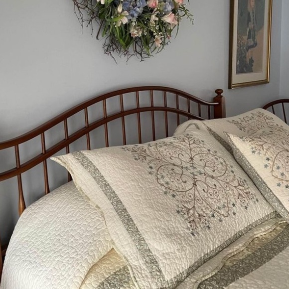 Home Classics Queen Quilt With Shams & Accent Pillow - Picture 6 of 11